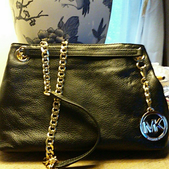 Michael Kors Handbags - NWT Micheal Kor pocketbook